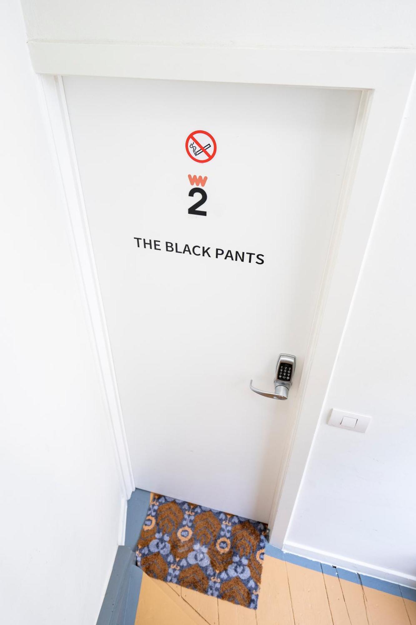 Shway - The Black Pants Antuérpia Exterior foto